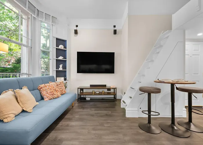 Vichy - The Hampstead Star | Prime Location